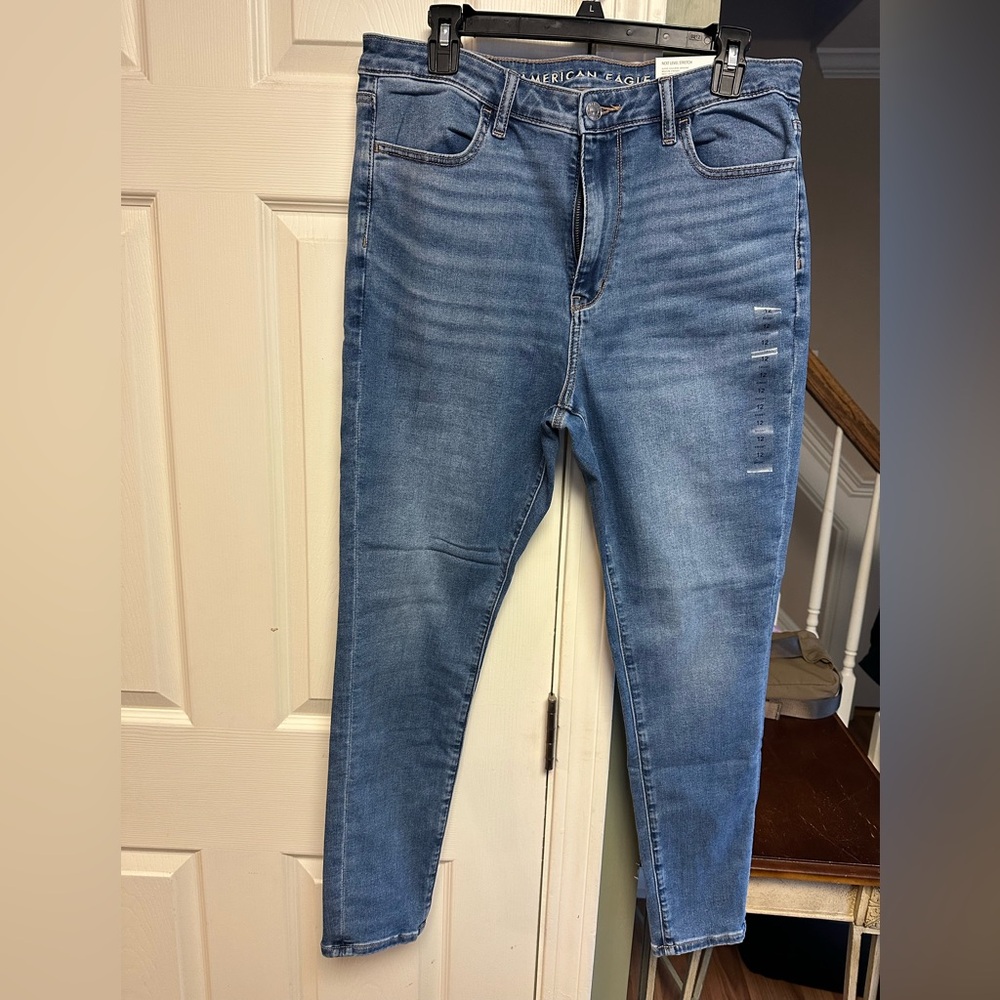 Women’s American Eagle Super High Rise Jegging Jeans. Size 12S.